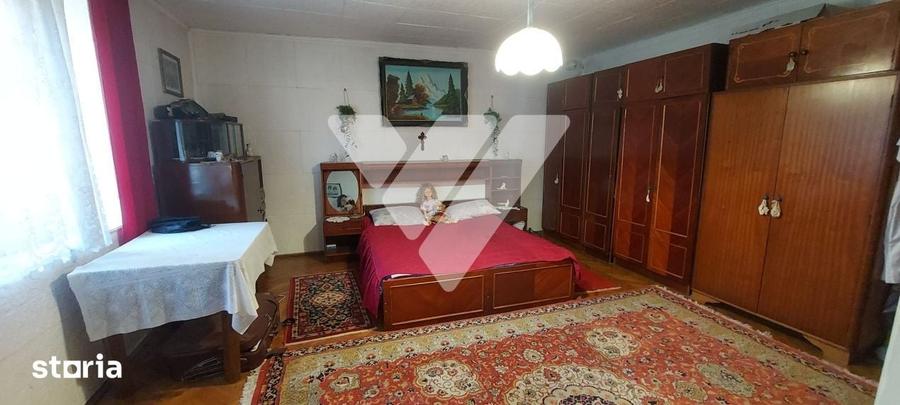 Casă cu 6 camere cu Teren 2109 Mp în Slimnic