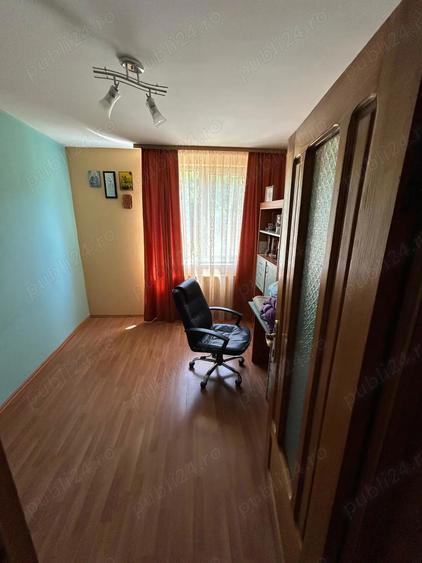 Apartament cu 4 camere decomandat în Bicaz