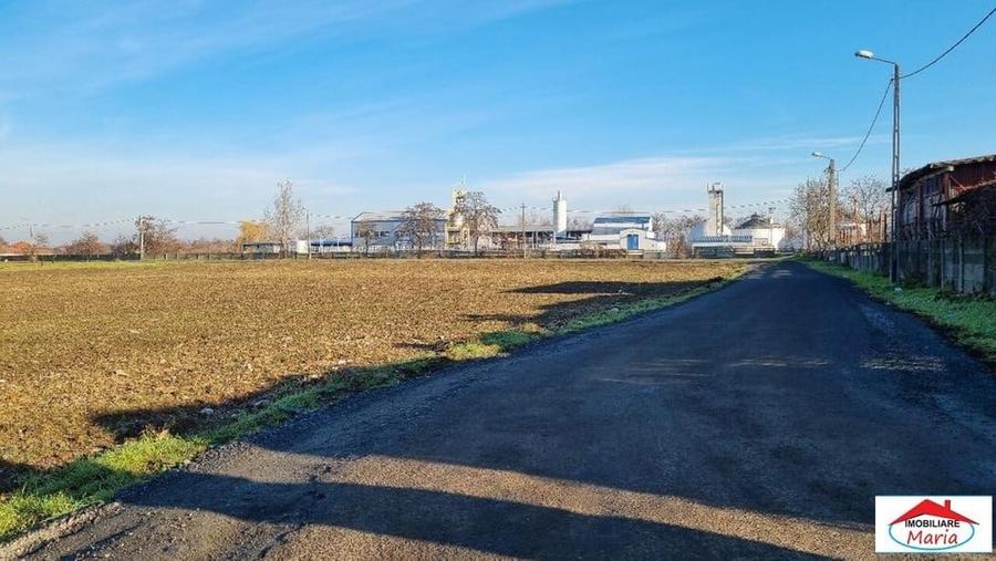 Teren de 8060 mp, în Central
