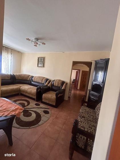 Apartament cu 3 camere decomandat în Exterior Vest
