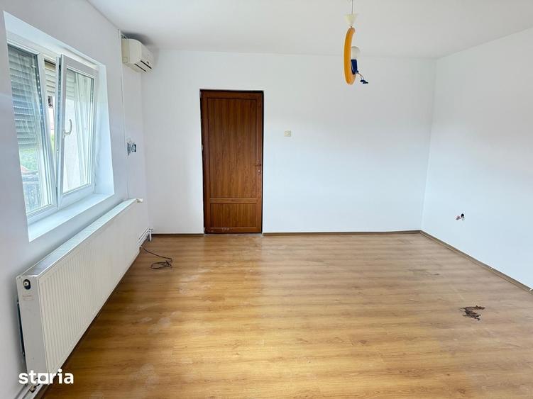 Casă cu 6 camere cu Teren 3500 Mp în Ulmi