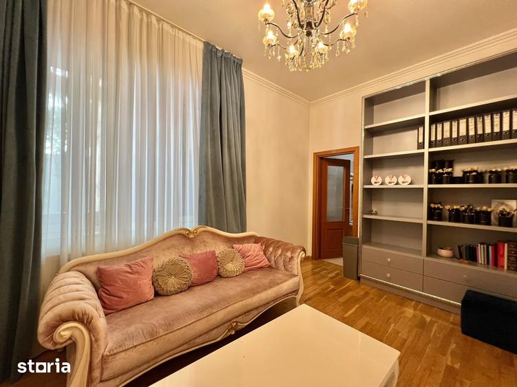Apartament cu 5 camere în Romană