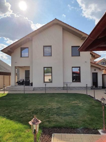 Casă cu 4 camere în Exterior Vest