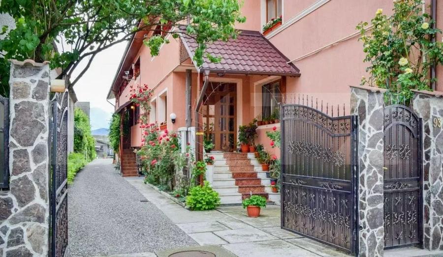 Casă individuală cu 18 camere cu Canalizare în Cernatu