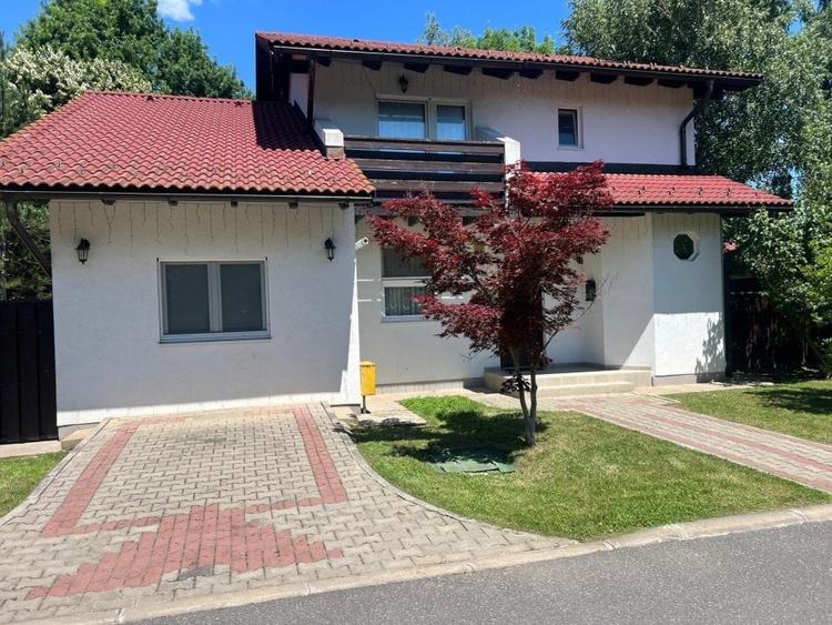 Casă cu 6 camere cu Teren 1064 Mp în Ostratu