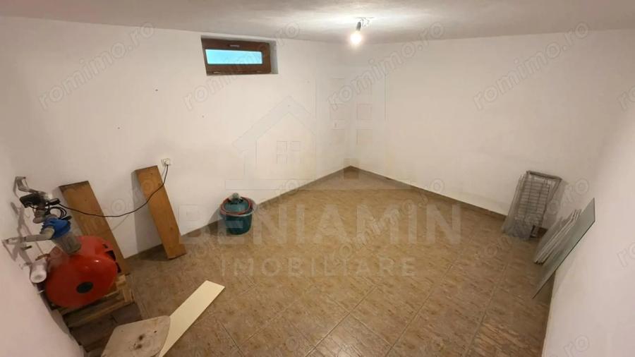 Casă cu Teren 464 Mp în Cârcea