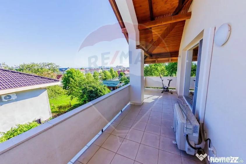 Casă cu 5 camere cu Teren 600 Mp în Central