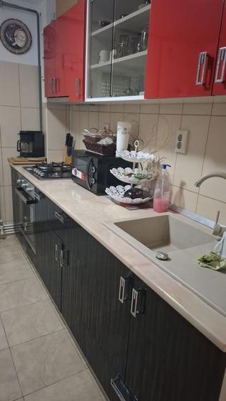 Apartament cu 2 camere semidecomandat în Craiovița Nouă