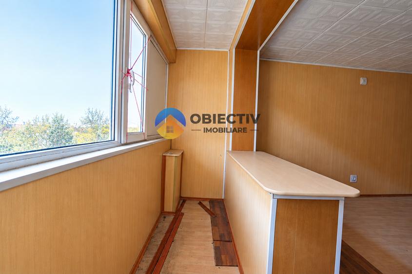 Apartament cu 4 camere semidecomandat în Mărăței