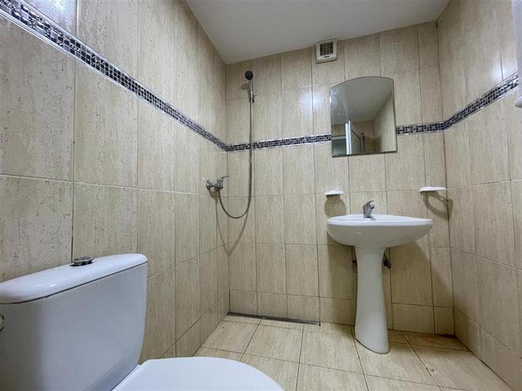 Apartament cu 5 camere decomandat în E3