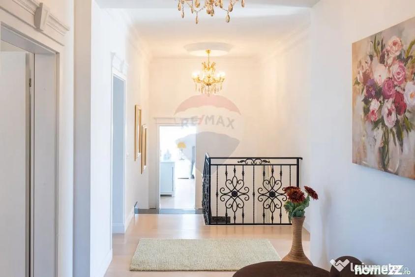 Casă cu 7 camere cu Teren 868 Mp în Trivale