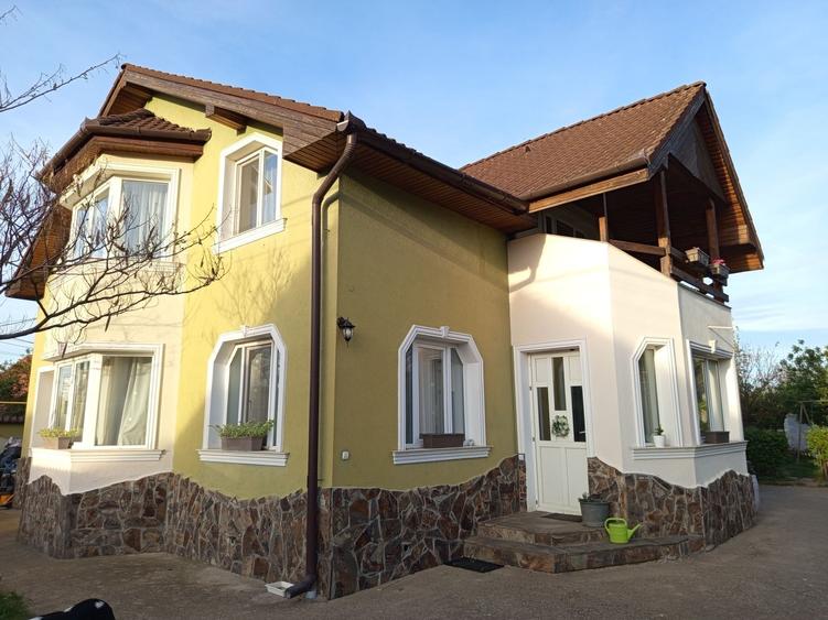 Casă cu 4 camere în Biharia