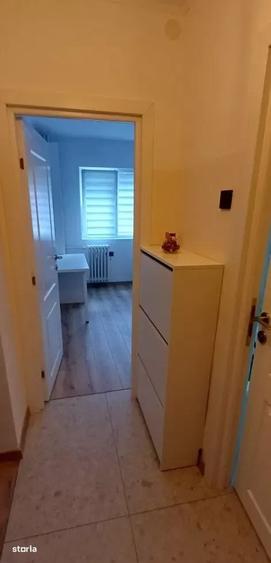 Apartament cu 3 camere în Apărătorii Patriei