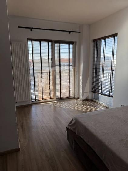 Apartament cu 3 camere semidecomandat, mobilat în Bună Ziua
