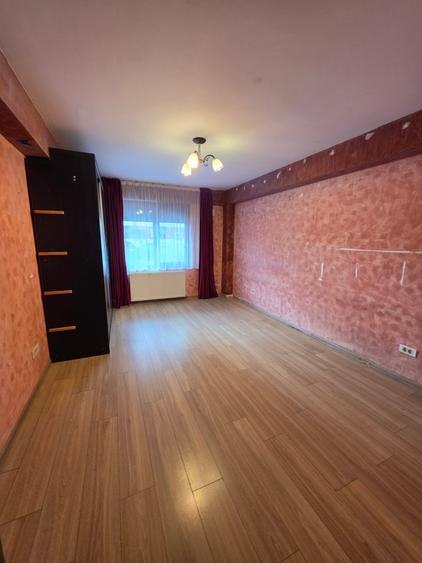 Apartament cu 3 camere semidecomandat în Nicolae Grigorescu