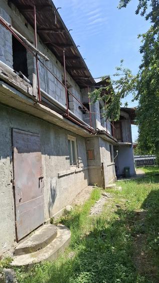 Casă cu 5 camere cu Teren 230 Mp în Coada Izvorului