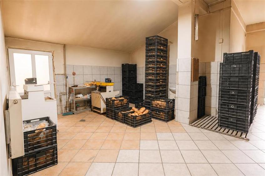 Spațiu comercial, de 700 mp, în Ghelința