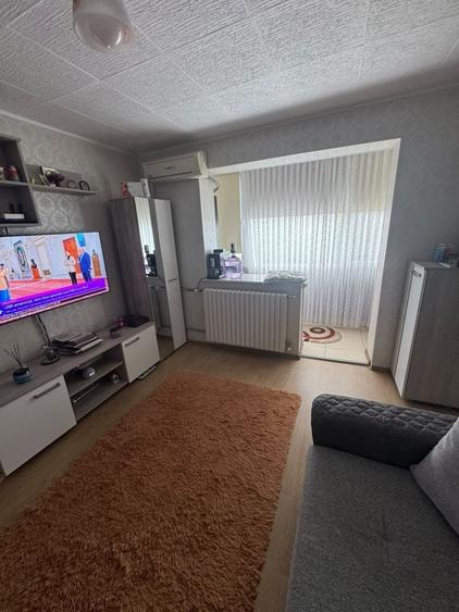 Apartament cu 2 camere semidecomandat, mobilat în Tomis Nord