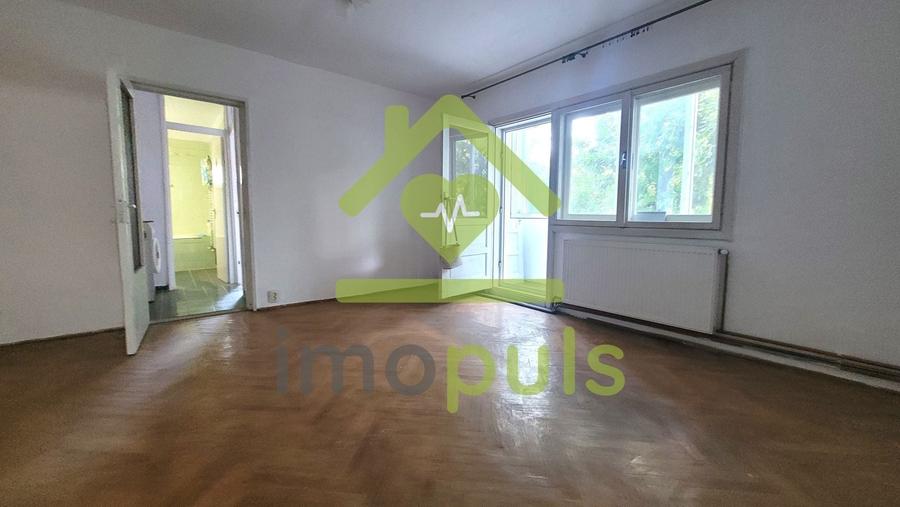 Apartament cu 3 camere semidecomandat în Dâmbovița