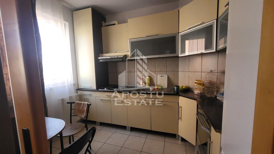 Apartament cu 3 camere decomandat, mobilat în Dumbrăvița