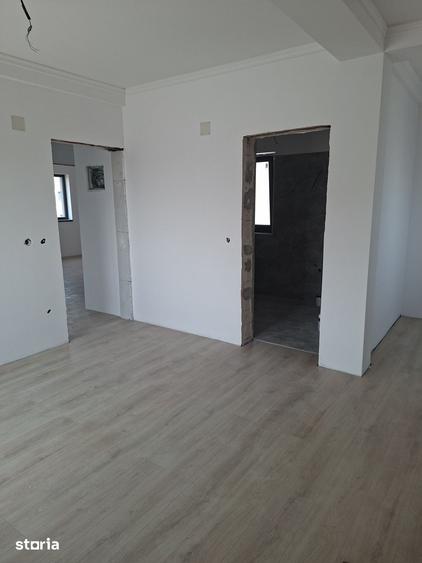 Casă cu 4 camere cu Teren 400 Mp în Pielești