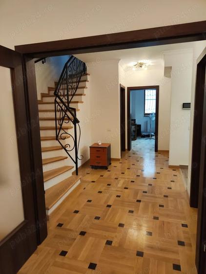 Casă cu 6 camere cu Teren 230 Mp în Titulescu