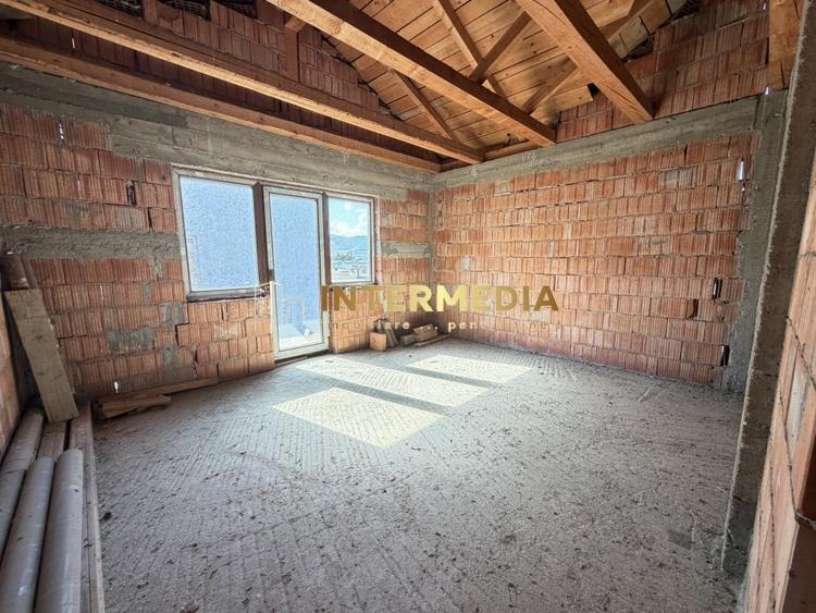 Casă individuală cu 4 camere cu Teren 388 Mp în Cetate