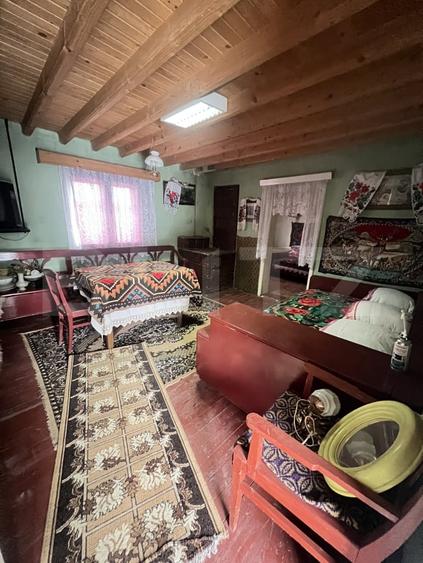 Casă individuală cu 5 camere cu Teren 3300 Mp în Sud