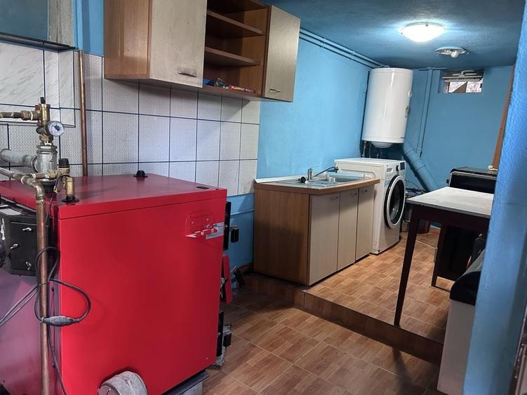 Casă cu 3 camere decomandat în Central