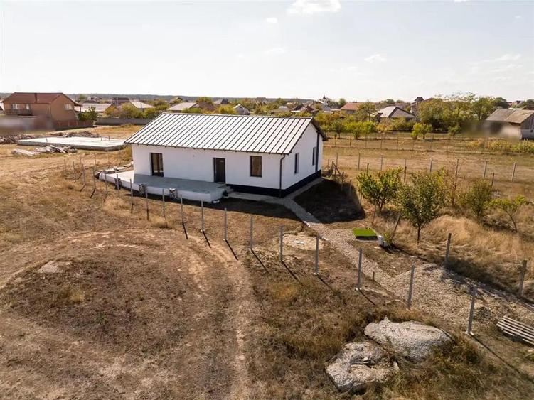 Casă individuală cu 3 camere cu Teren 508 Mp în Leș
