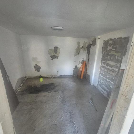 Casă cu 2 camere cu Teren 1170 Mp în Central