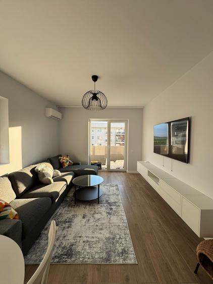 Apartament cu 3 camere, mobilat în Apărătorii Patriei