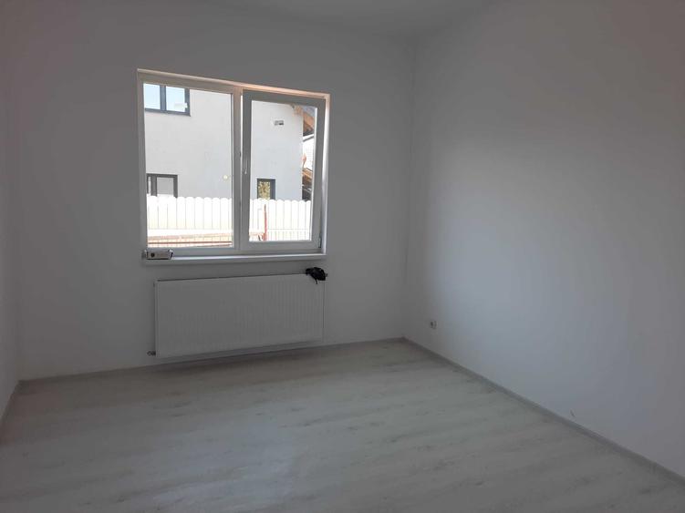 Casă cu 3 camere cu Teren 220 Mp în Central