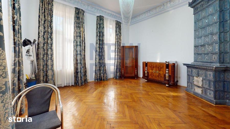 Casă cu 9 camere cu Teren 221 Mp în Eminescu