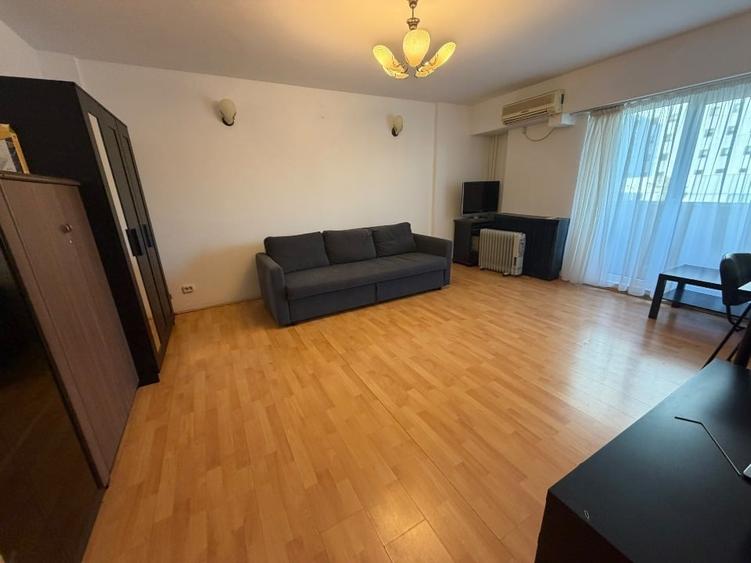 Apartament cu 2 camere decomandat, mobilat în P-ța Victoriei