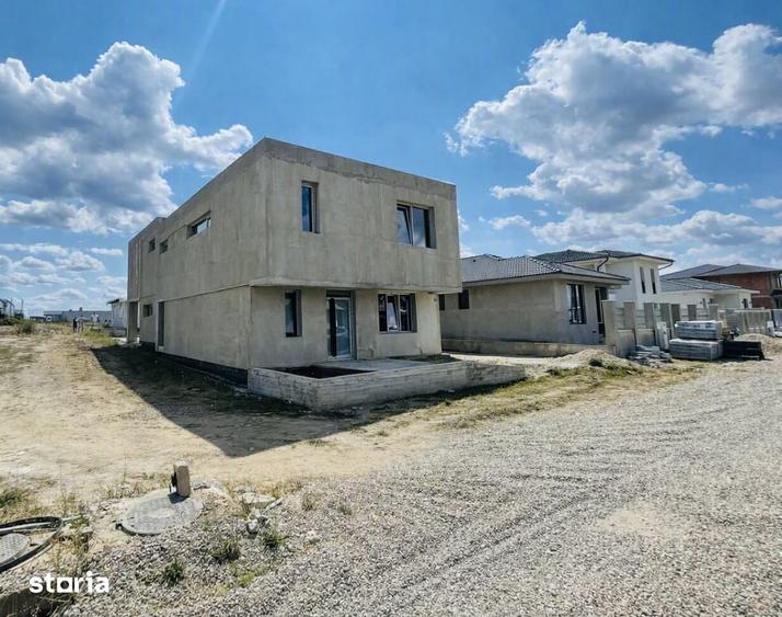 Casă cu 8 camere cu Teren 480 Mp în Tokai