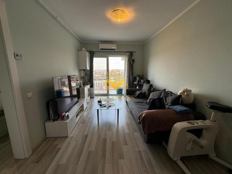 Apartament cu 3 camere semidecomandat în Central