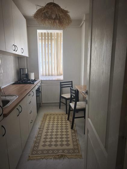 Apartament cu 3 camere decomandat în Torontalului