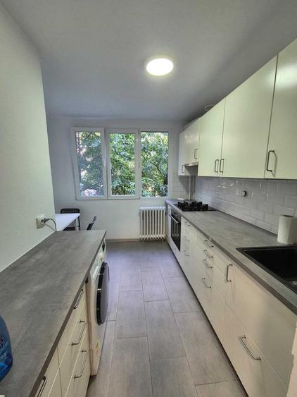 Apartament cu 4 camere decomandat în Lujerului