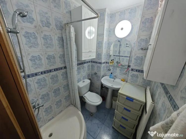 Apartament cu 4 camere decomandat în Central