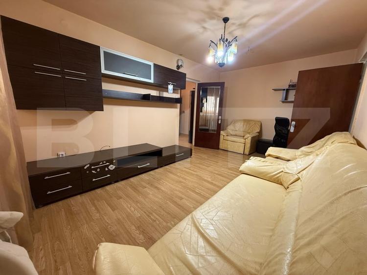 Apartament cu 2 camere semidecomandat, mobilat în Micro 6