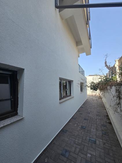 Apartament cu 2 camere semidecomandat în Dămăroaia