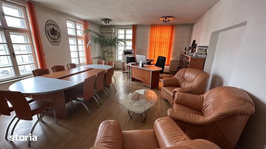 Apartament cu 7 camere în Central