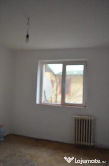 Apartament cu 2 camere semidecomandat în Cezar Petrescu