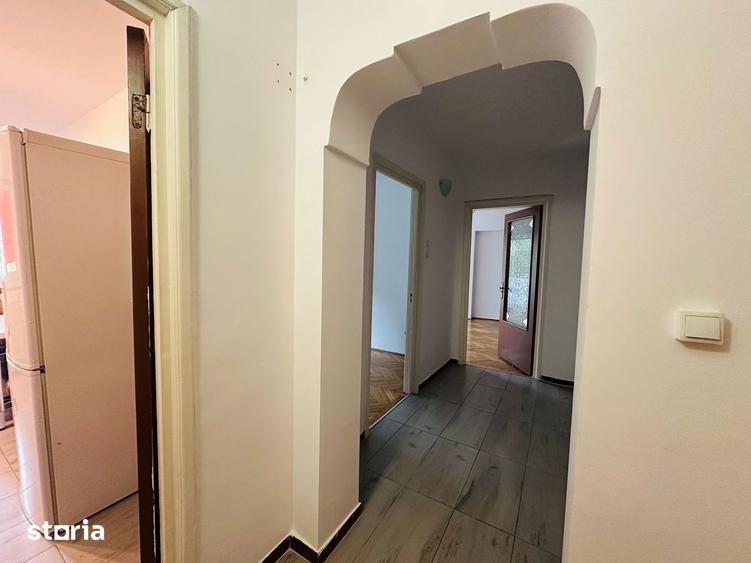 Apartament cu 3 camere semidecomandat în Cișmigiu