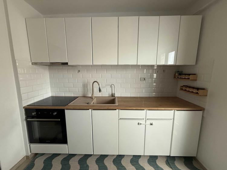 Apartament cu 3 camere decomandat în Nicolina