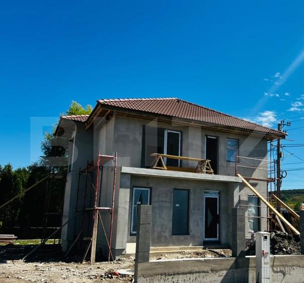 Casă individuală cu 4 camere cu Canalizare în Livezeni