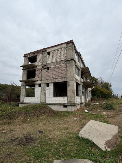 Teren Construcții intravilan de 1337 mp, în Glâmbocata-Deal