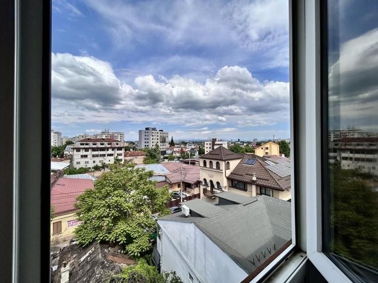 Apartament cu 2 camere decomandat, mobilat în Central