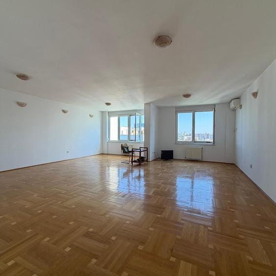 Apartament cu 3 camere decomandat în Calea Plevnei